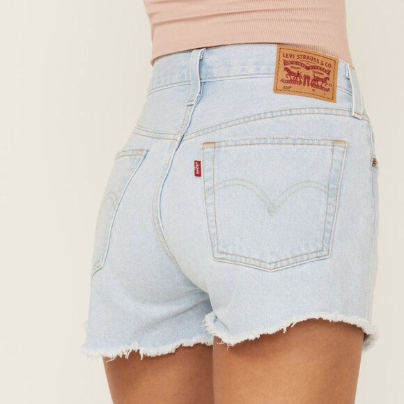 LEVI'S WOMEN'S 501 LIGHT WASH HIGH RISE OJAI LAKE ORIGINAL DENIM SHORTS - Picture 2 of 4